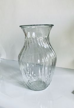 Glass Flower Vase Table Top 8” Top. Used like new.