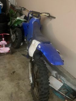 Yamaha Blue Dirt Bike 400  year 2000