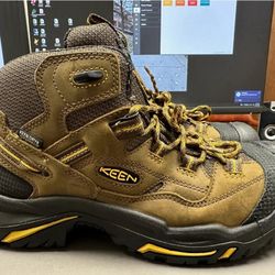 BRAND NEW KEEN BOOTS -MADE IN USA-