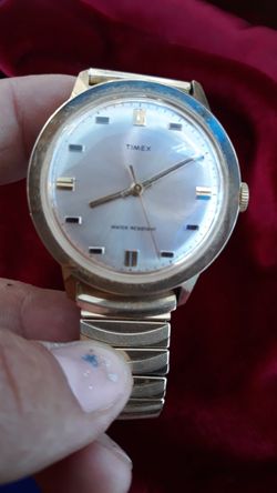 VITANGE ""TIMEX WATCH MEN GOLD TONE""