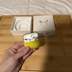 Pods Pro (Gen 1) + Original Charging Case – Working, With Minor Audio 