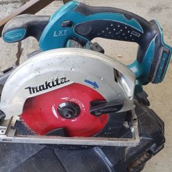 Makita Skillsaw  With Number 1.5 Ah 18v