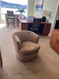 Swivel chair