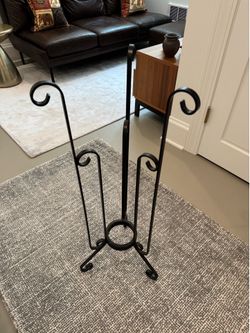 Black metal plant stand