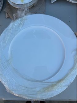 Villeroy & Boch Large Round White Serving Platters – Set of 5