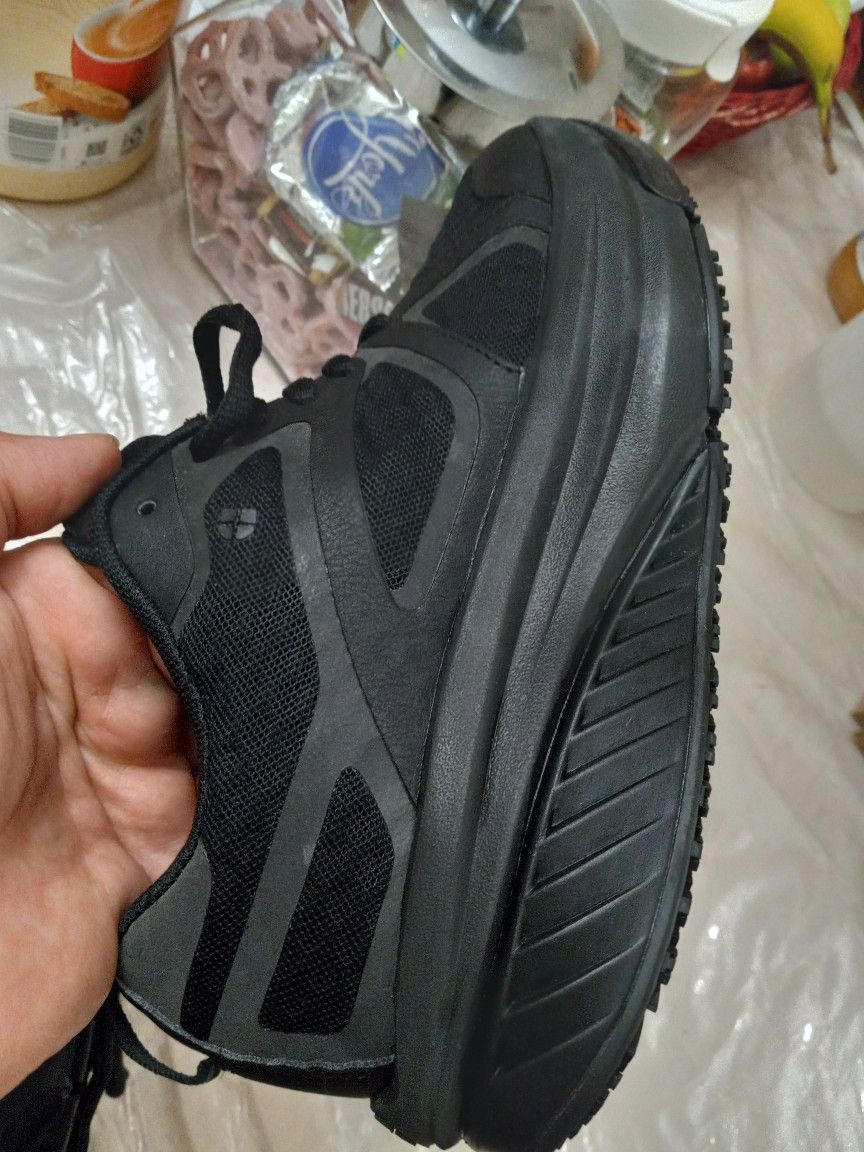Like New Training Shoes Size 7 Super Comfortable High-quality $30 Please See All Pictures Pick Up At Country Club And Grant
