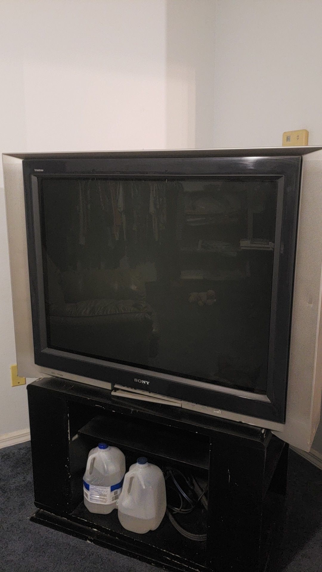 SONY TRINITRON 40' INCH TV for Sale in BVL, FL - OfferUp