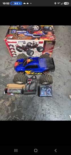 Traxxas E-Maxx RC Monster Truck with Brand New ESC, 2 Brand New 4300mAh Batteries & Brand New Charge