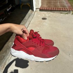 RED NIKE SHOES HUARCHE