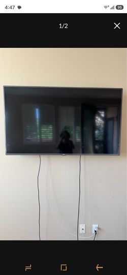 LG LED 55" Smart TV w/wall mount