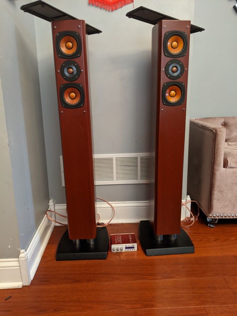 JVC Standing Speakers and Amplifier