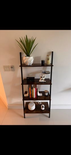 Ladder shelf