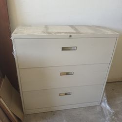 File Cabinet (3 Drawer)