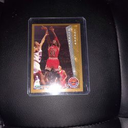 1992-93 Fleer "League Leader - Scoring Leader" Michael Jordan - Card #238
