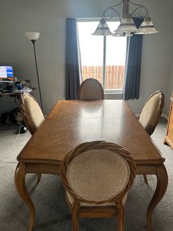 Dining room table with 4 chairs