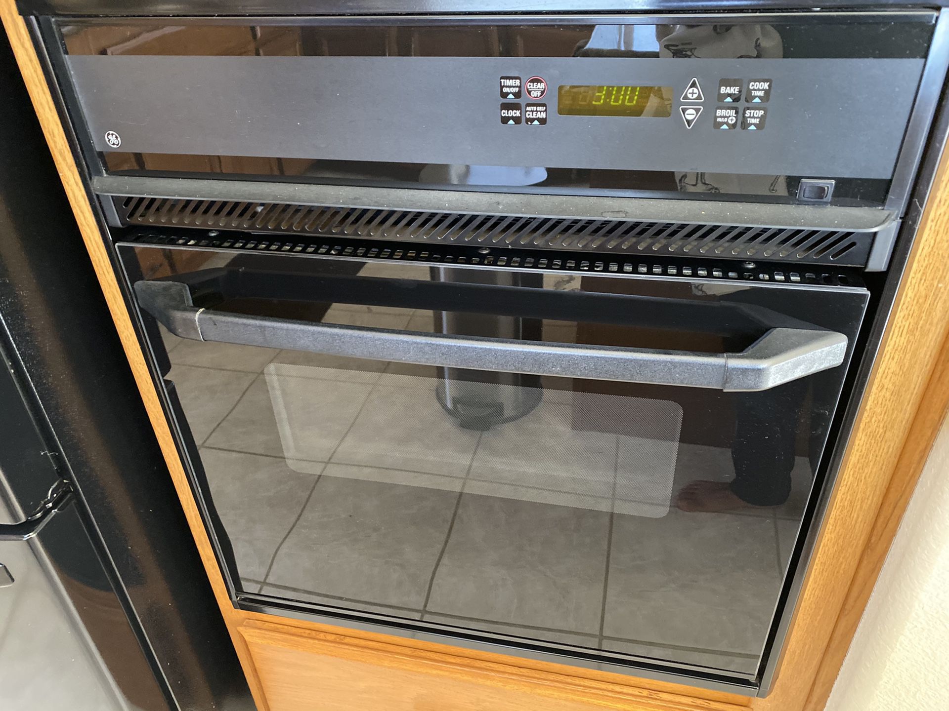 Free. GE built-in Oven in Escondido