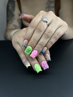 *press On Nails*