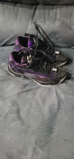Tennis shoes