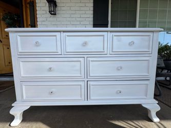 White Dresser with 7 drawers