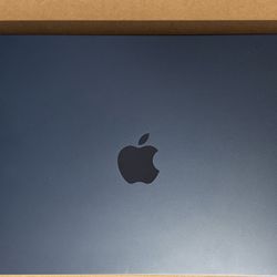 2025 MacBook AIR NEW w/ CHARGER