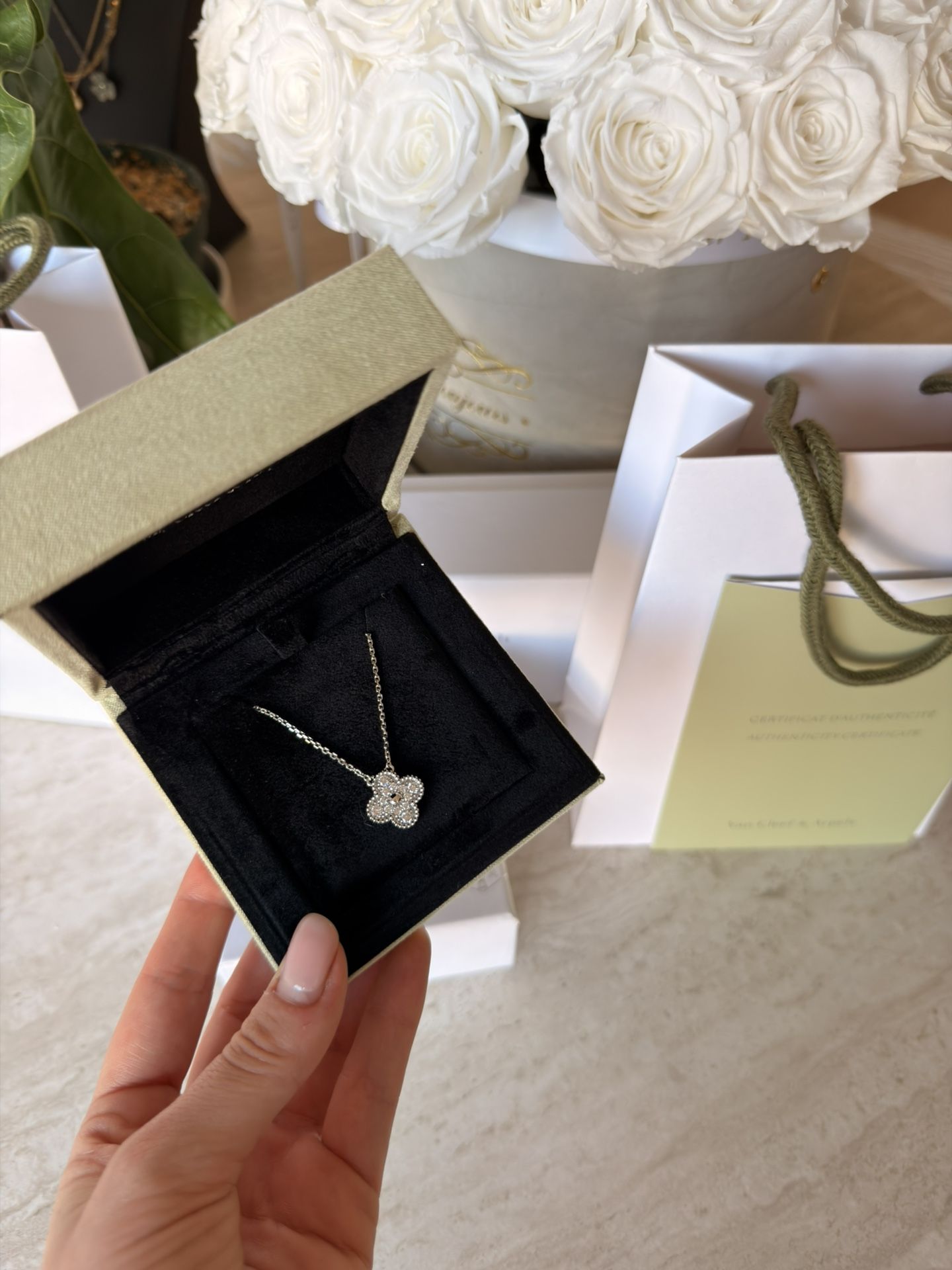 Vintage Alhambra pendant 18K white gold, Diamond