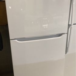 Frigidaire Refrigerator Top Freezer White 