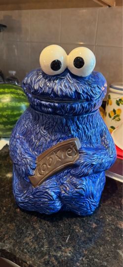 Cookie Monster statue