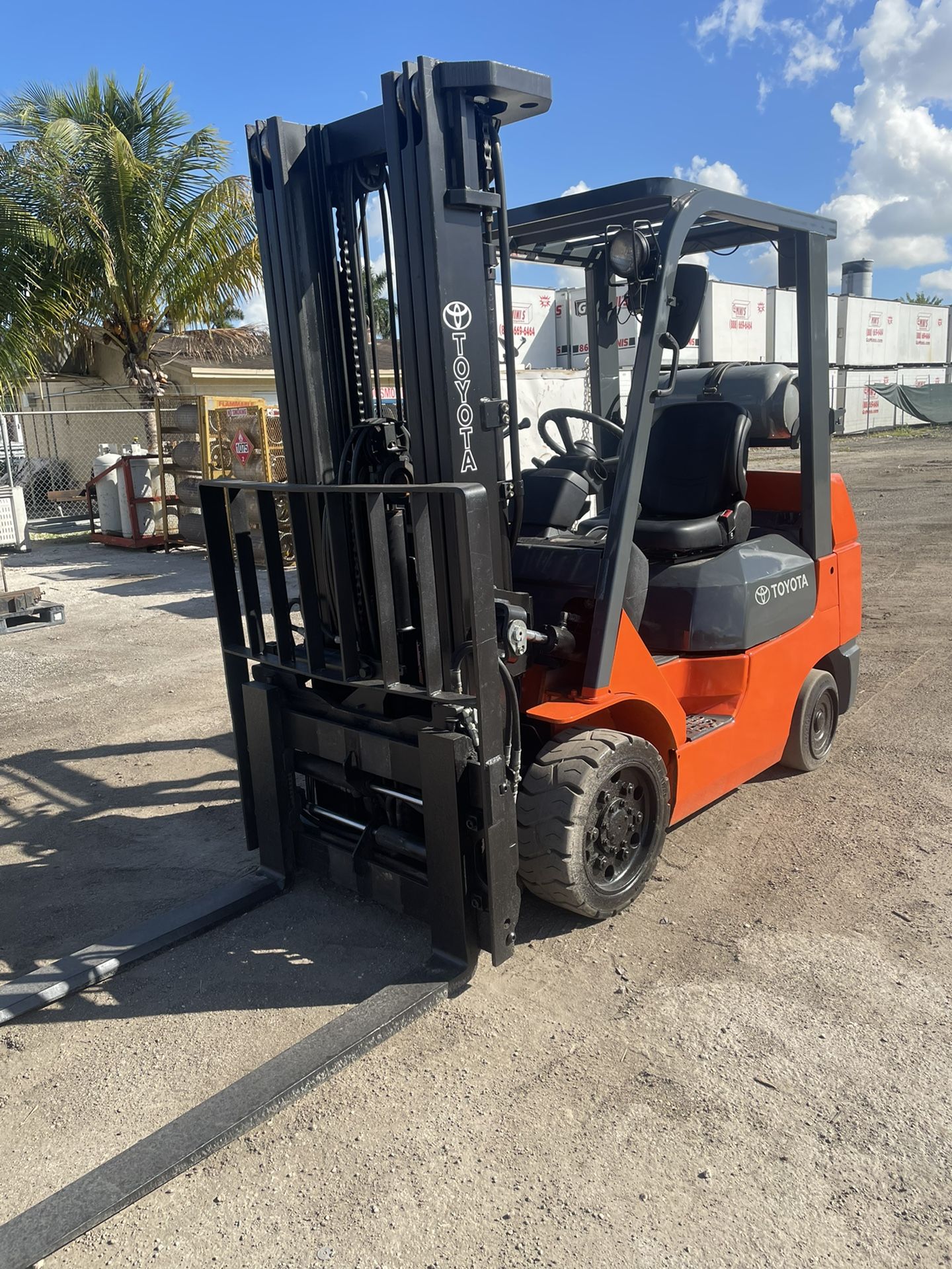 Toyota Forklift 6,000 Lbs. Capacity 7FGCU30