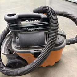 Vacuum Ridgid 4 Gallon
