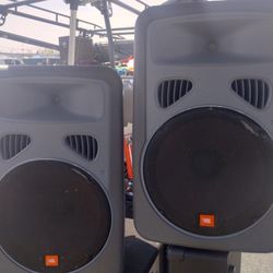 JBL Two 15s Powered 