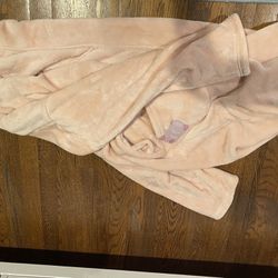 Women’s Small Pink New Bath Robe