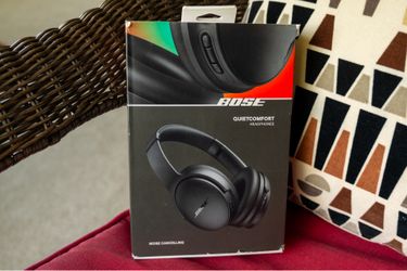 UNOPENED Bose QuietComfort Noise Cancelling Headphones (Black) w/ Case