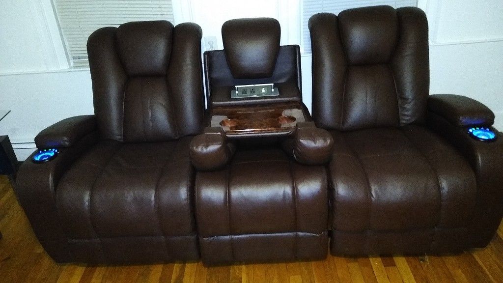 Power recliner.BOB'S forniture.