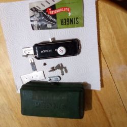 ANTIQUE SEWING MACHINE