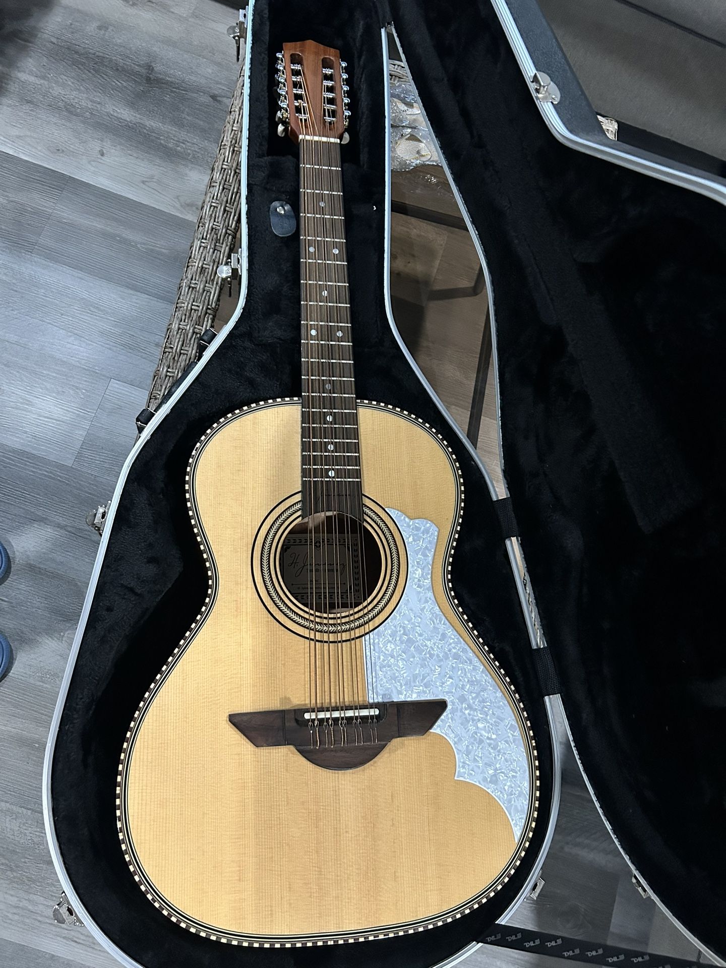 12 String bajo Sexto Guitar