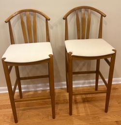 Pair of bar height chairs bar stools