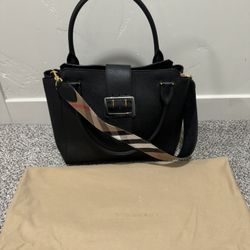 Authentic Burberry Soft Grain Calfskin Medium Buckle Tote Black