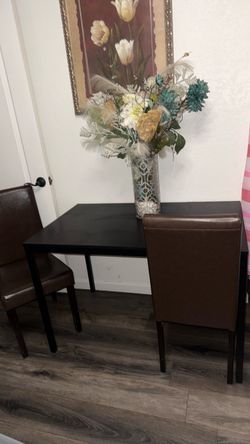 Small table 2 chairs