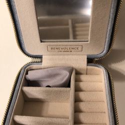 Benevolence LA - Plush Velvet Travel Jewelry Box Organizer in light blue/powder 
