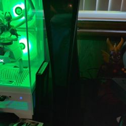 Ps5 Disc Edition With 2 TB Extra Storage Plus Black Side Plates Excellent Condition