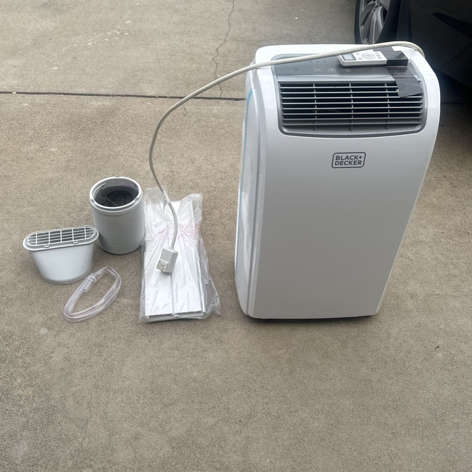 Black Decker 8,000 Air Conditioner 