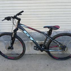GT 27.5 LAGUNA PRO MOUNTAIN BIKE WITH DISC BRAKES 