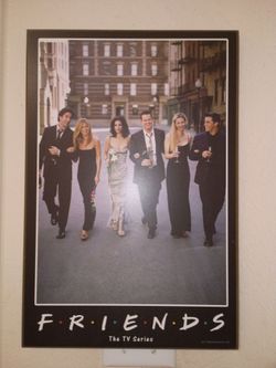 Friends wood frame in good conditions $7 pick up in Edinburg no holds