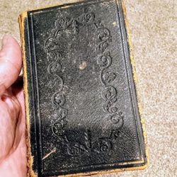Antique Sainte Bible ..
