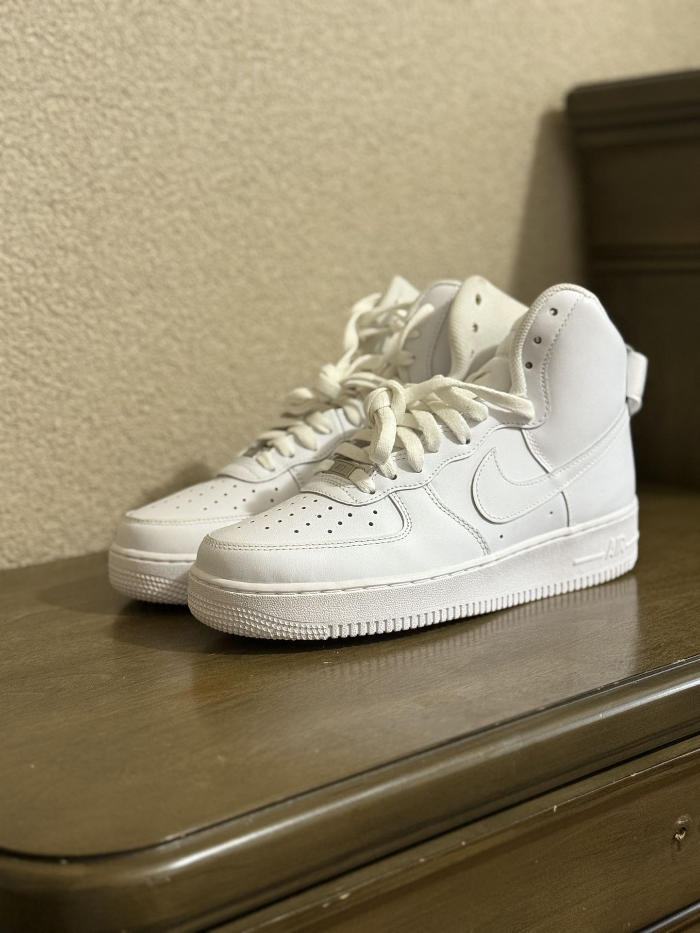 Nike air force 1 07 size 9.5 Men