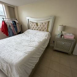 QUEEN SIZE Bedroom set