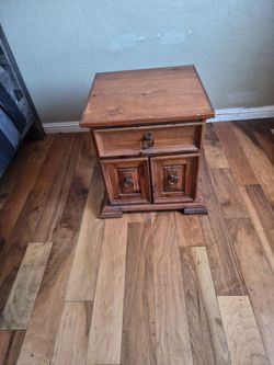 Night stand 21 X 21"