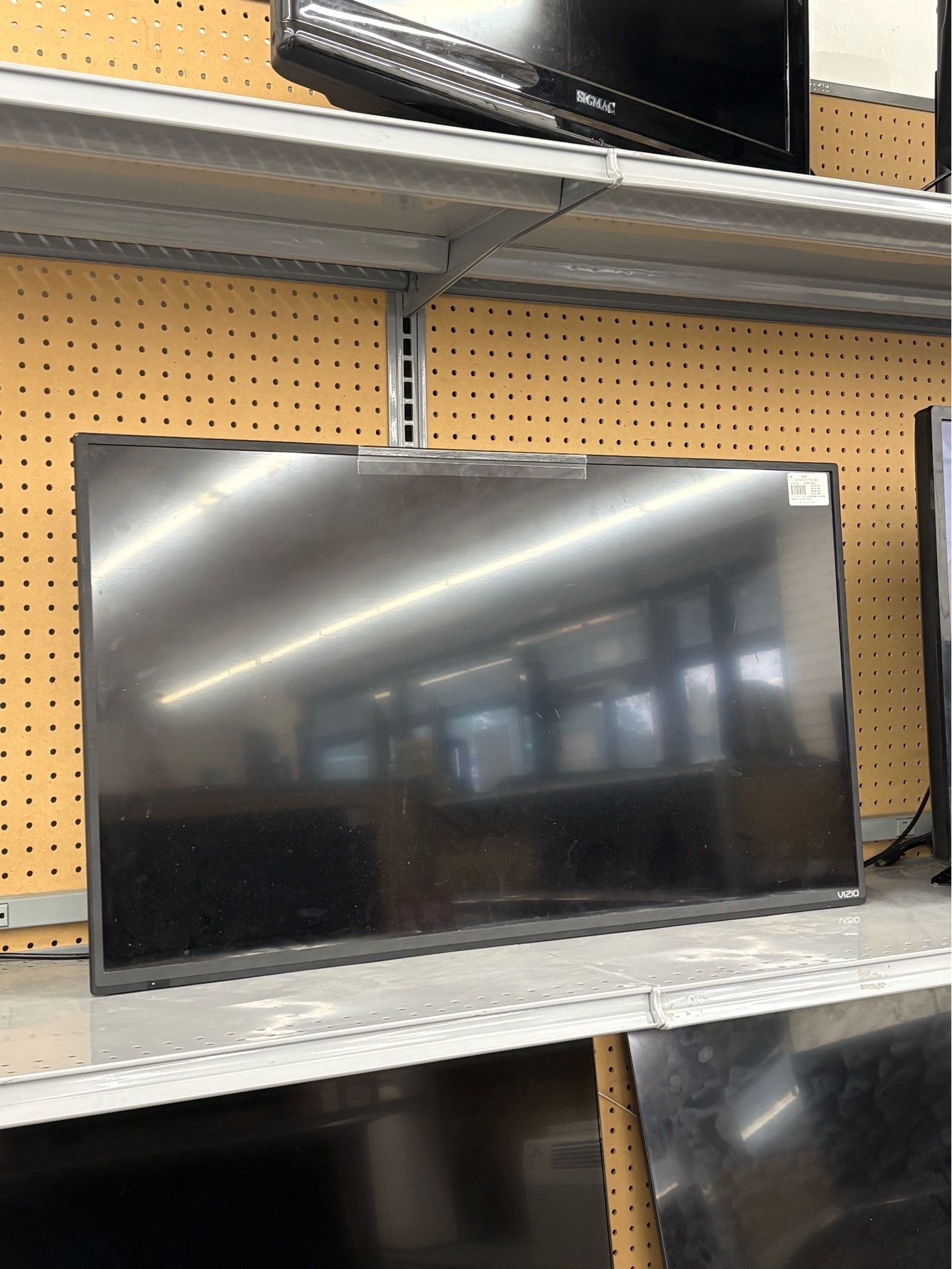 40’ VIZIO TV
