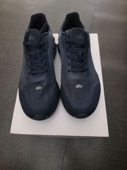Alo Runner shoes Navy size (W9.5 / M8)