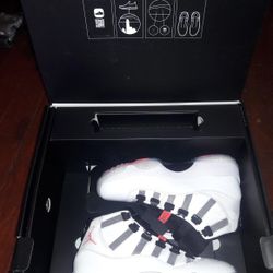 ** NIKE AIR JORDAN 11 'ADAPT' AUTO-LACING SNEAKERS/ SIZE 9